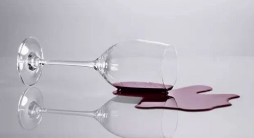 為什么喝紅酒一定要用高腳杯？